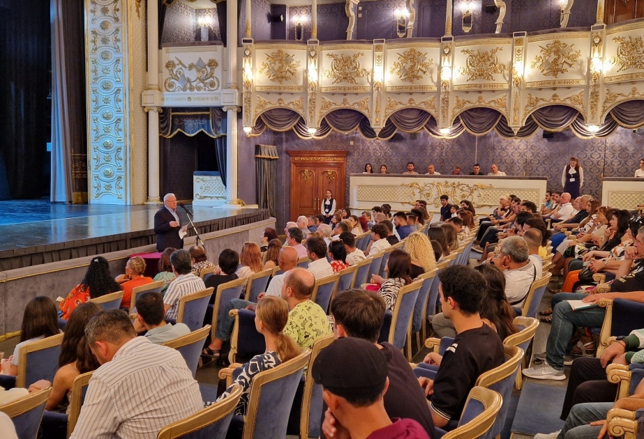 Musiqili Teatr yeni mövsümü “Sən elə bir zirvəsən” tamaşası ilə açacaq